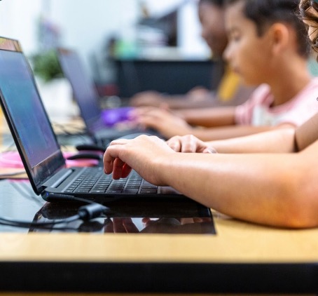 Ebeveynlerin Sınıfta Kullanılan Yapay Zeka Hakkında Bilmesi Gerekenler