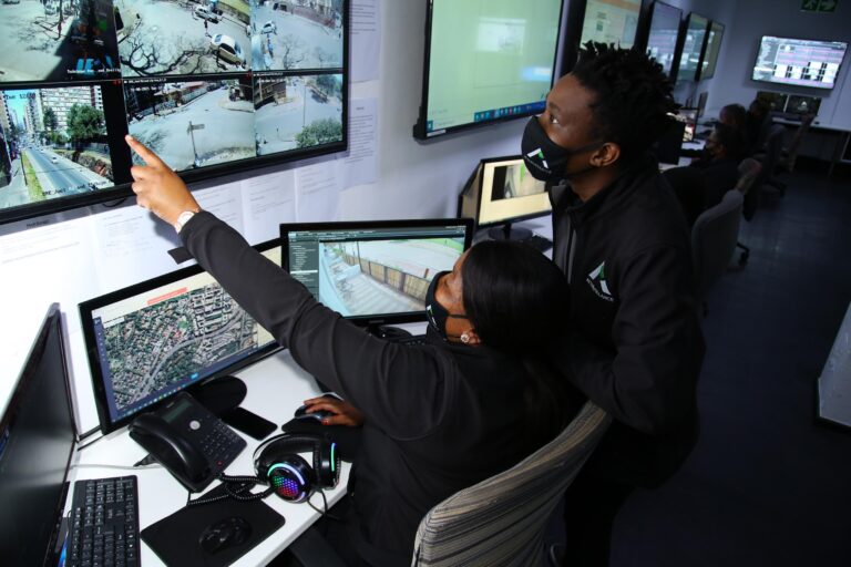 Güney Afrika’nın özel gözetim mekanizması, dijital bir apartheid’ı körüklüyor.